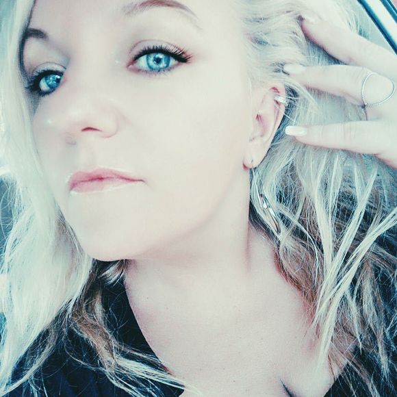 Meet your Posher, Tuwana - Picture 1 of 1